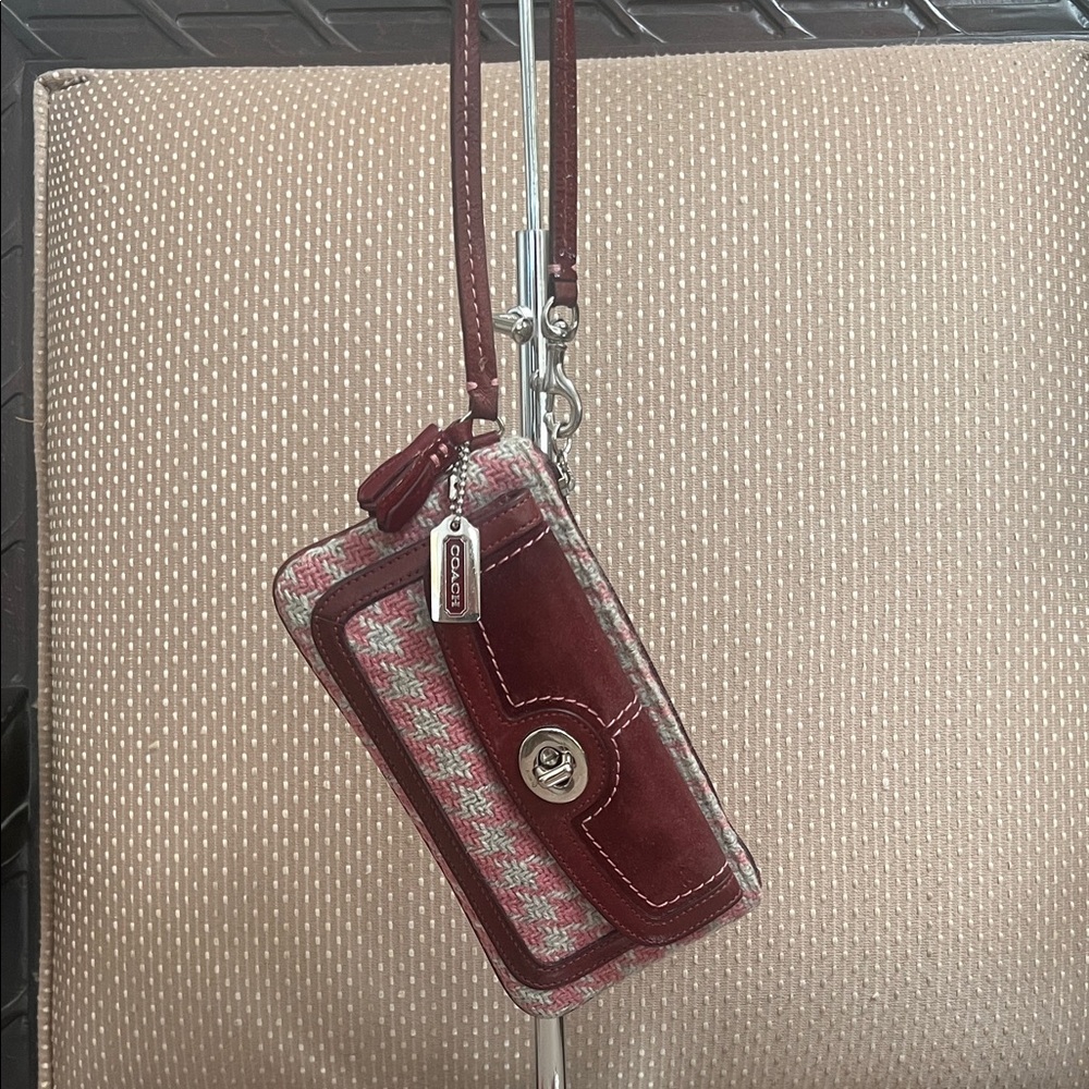 Coach vintage Wool houndstooth with suede and leather trim wristlet.
